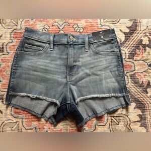 NWT Hollister High-Rise Short 3” Soft Stretch - Size 7 (28)
